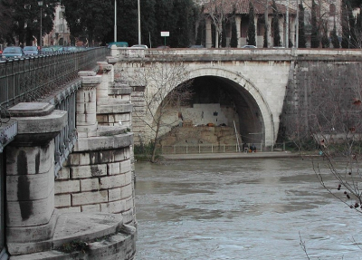 Большая Клоака - древнейшее сохранившееся сооружение Рима